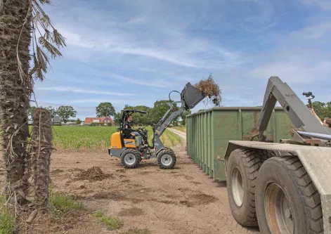 Giant G1500 (HD) med redskab – producentfoto 2